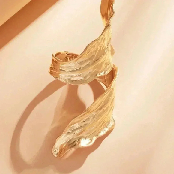 Gold-Colored Preppy Women's High-End Metal Open Bangle Bracelet - Picture 8 of 13